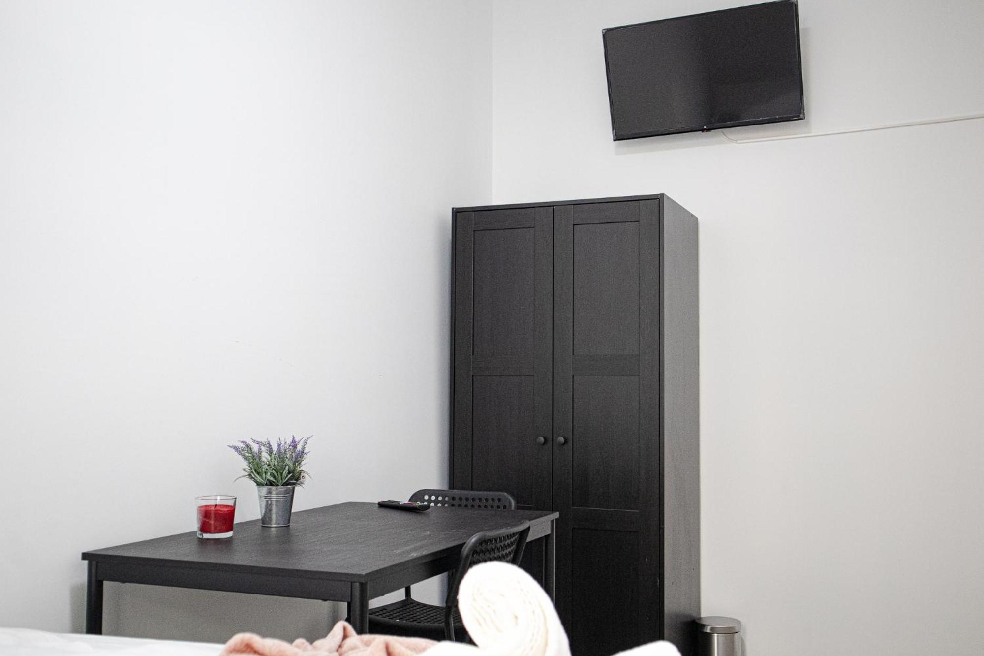 Affordable 5-Br Shared Apartment / Enkplatz U3 Getaway Vienna Exterior photo