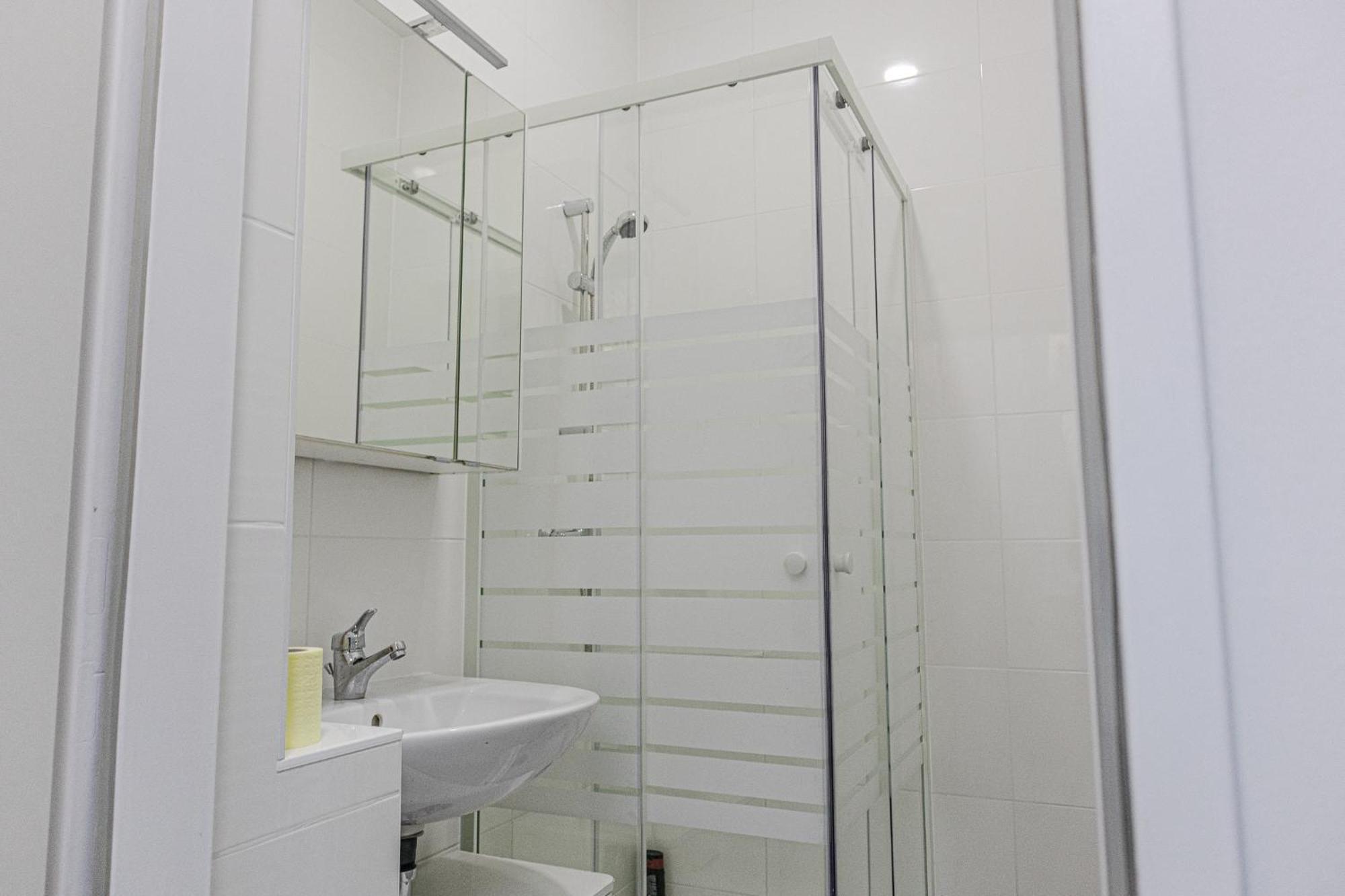 Affordable 5-Br Shared Apartment / Enkplatz U3 Getaway Vienna Exterior photo