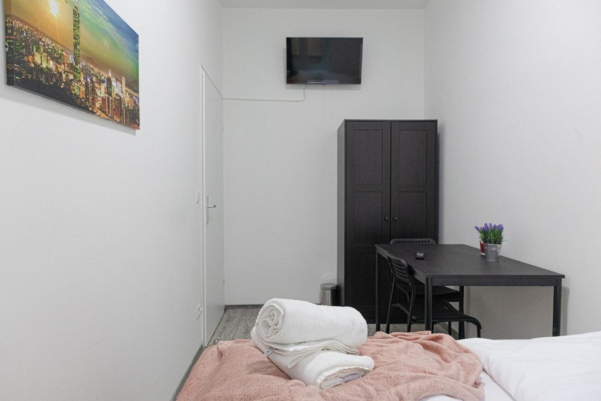 Affordable 5-Br Shared Apartment / Enkplatz U3 Getaway Vienna Exterior photo