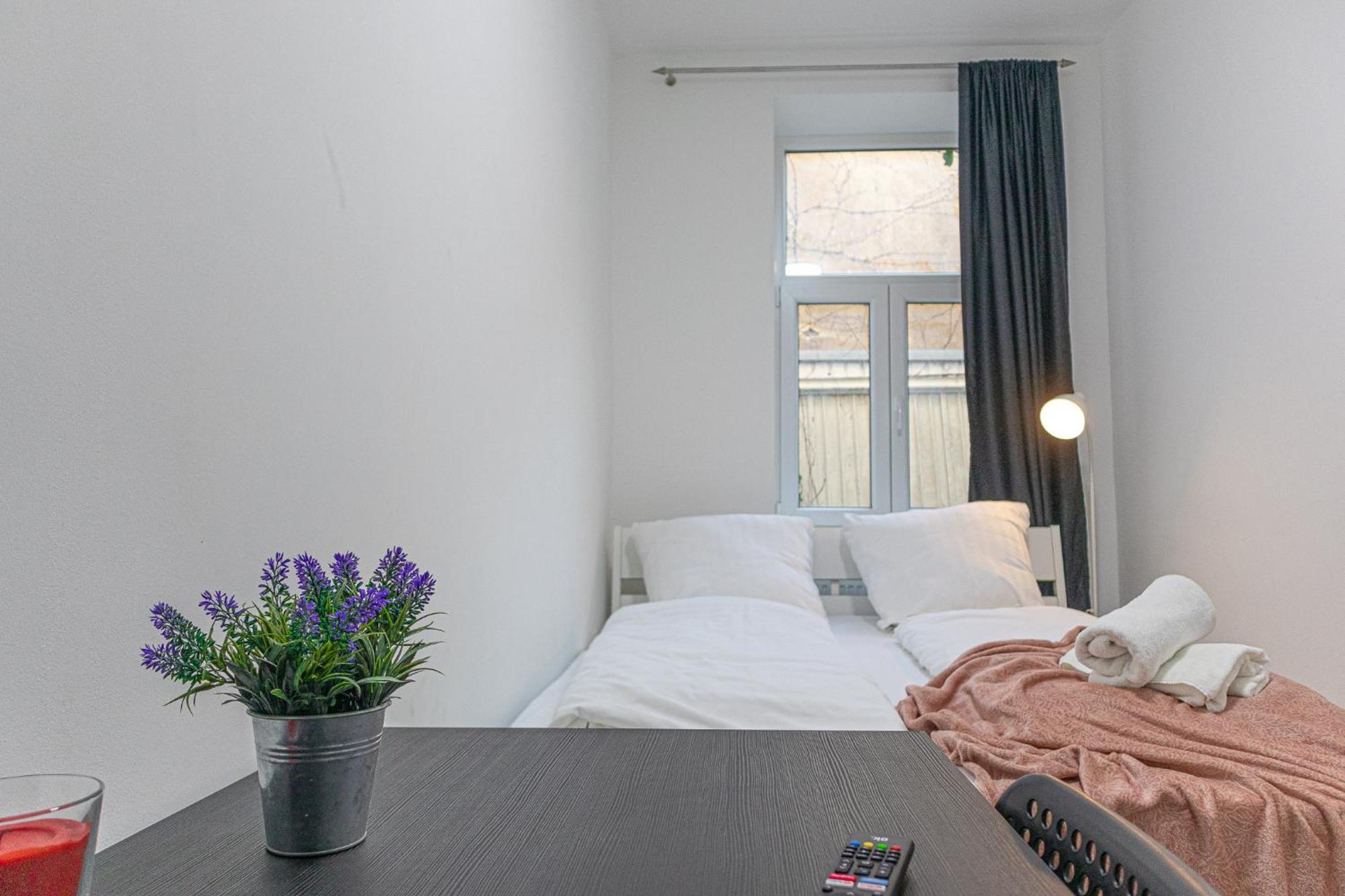 Affordable 5-Br Shared Apartment / Enkplatz U3 Getaway Vienna Exterior photo